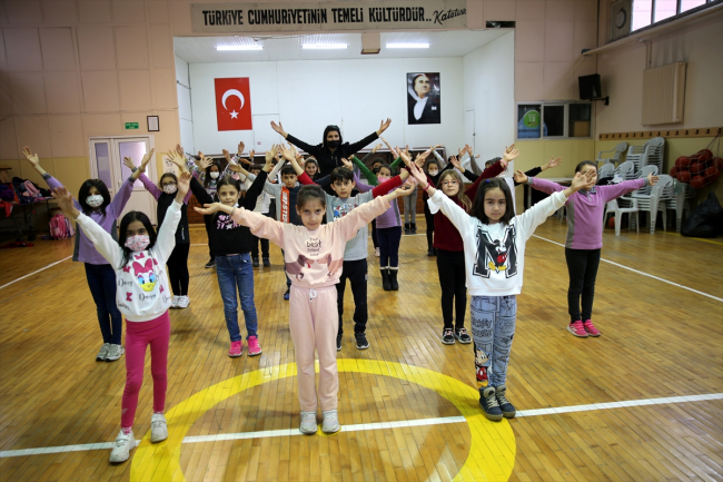 "Düğünler halaysız kalmasın" diye 632 kişiye eğitim veriyorlar